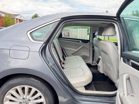 Used 2017 Volkswagen Passat 1.8T SE w/ SE Lighting Package FWD image 13