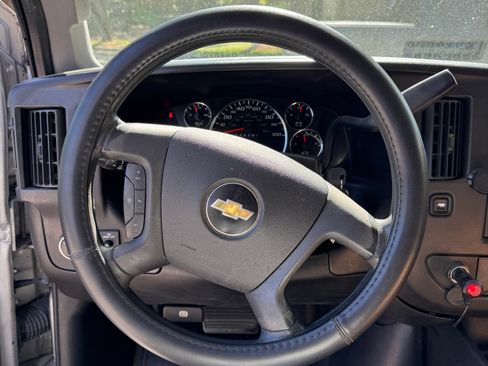 Used 2017 Chevrolet Express 3500 LT w/ LT Preferred Equipment Group image 11