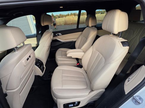 Used 2021 BMW X7 xDrive40i w/ Premium Package image 27