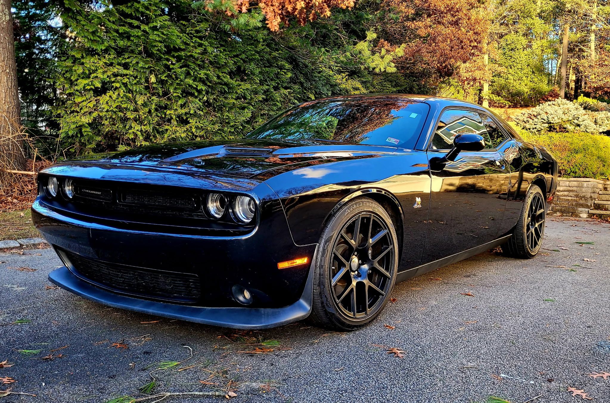 Used 2015 Dodge Challenger R/T Scat Pack w/ Scat Pack Appearance Package RWD image 6