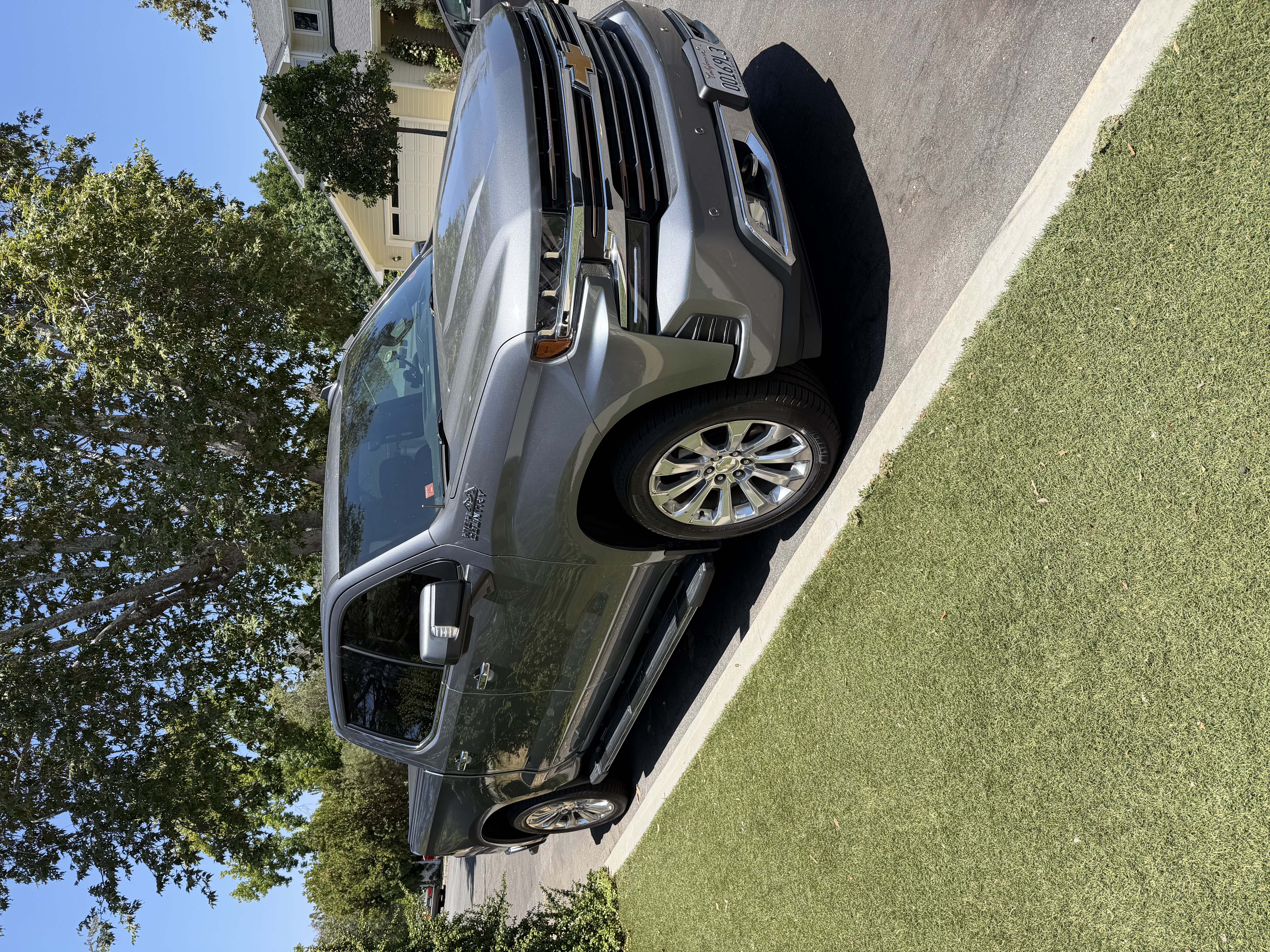 Used 2020 Chevrolet Silverado 1500 High Country w/ Technology Package AWD/4WD image 1