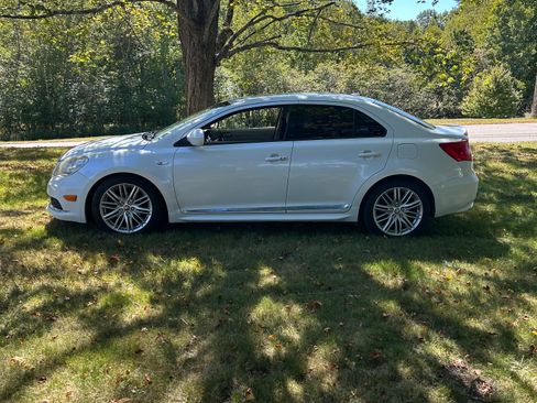 Used 2011 Suzuki Kizashi Sport SLS image 1