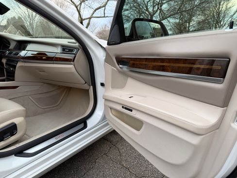 Used 2014 BMW 750Li image 13