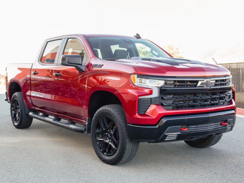 Used 2025 Chevrolet Silverado 1500 LT Trail Boss w/ Convenience Package II image 1