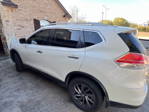 Used 2016 Nissan Rogue SV image 4