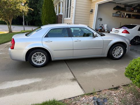 Used 2008 Chrysler 300 Touring w/ Comfort/Convenience Group RWD image 4