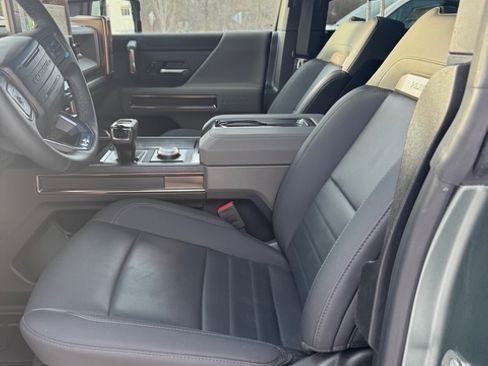Used 2024 GMC Hummer EV 3X w/ LPO, Illumination Package image 24