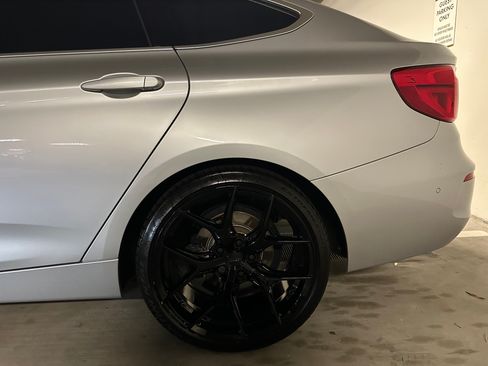 Used 2018 BMW 330i Gran Turismo xDrive image 14