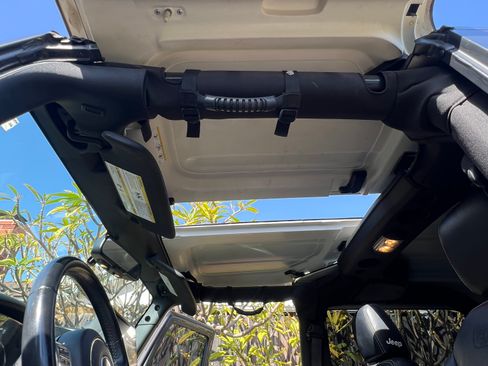 Used 2018 Jeep Wrangler Sport image 16