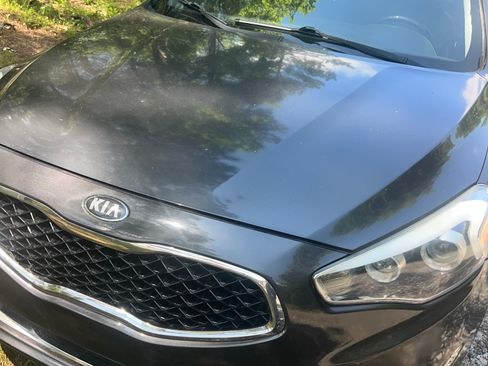 Used 2014 Kia Cadenza Premium w/ Technology Package FWD image 2