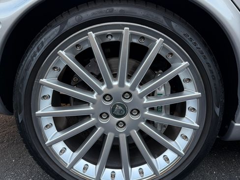 Used 2004 Jaguar XJ8 image 24