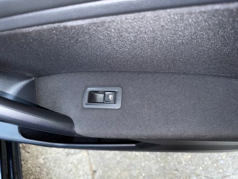 Used 2021 Volkswagen Tiguan S image 13