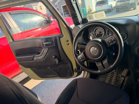 Used 2013 Jeep Wrangler Sport AWD/4WD image 11