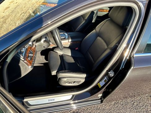 Used 2015 BMW 740i image 8
