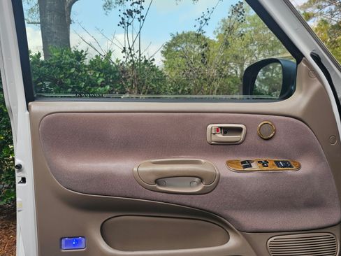 Used 2000 Toyota Tundra SR5 image 14