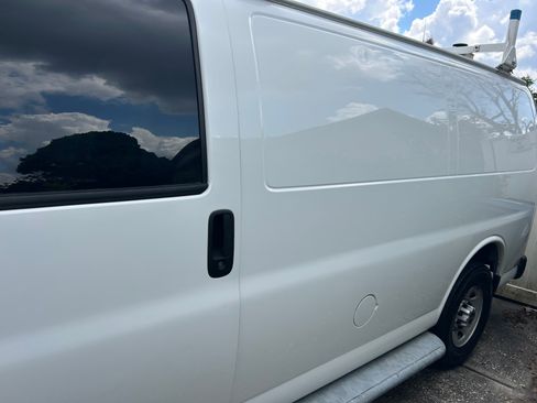 Used 2015 GMC Savana 2500 image 16