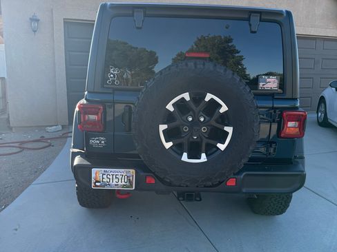 Used 2025 Jeep Wrangler Rubicon w/ Convenience Group AWD/4WD image 4