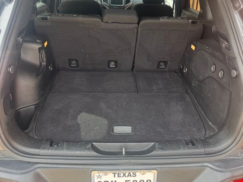 Used 2017 Jeep Cherokee Latitude w/ Safety/Convenience Group image 14