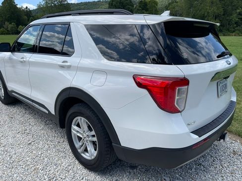 Used 2022 Ford Explorer XLT w/ Equipment Group 202A AWD/4WD image 10