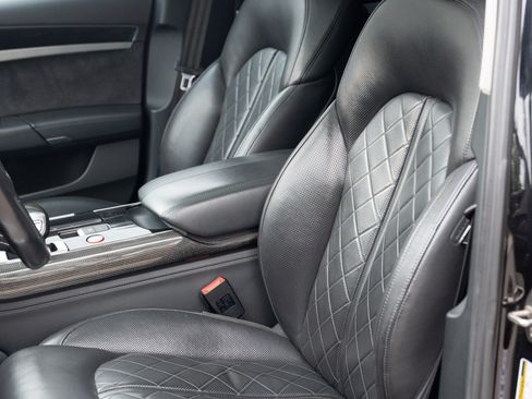 Used 2014 Audi S8 image 9