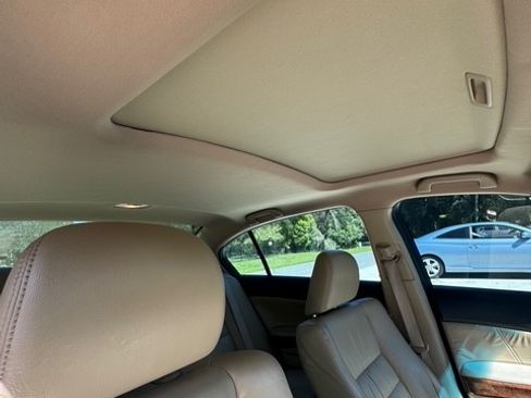 Used 2011 Honda Accord EX-L image 18