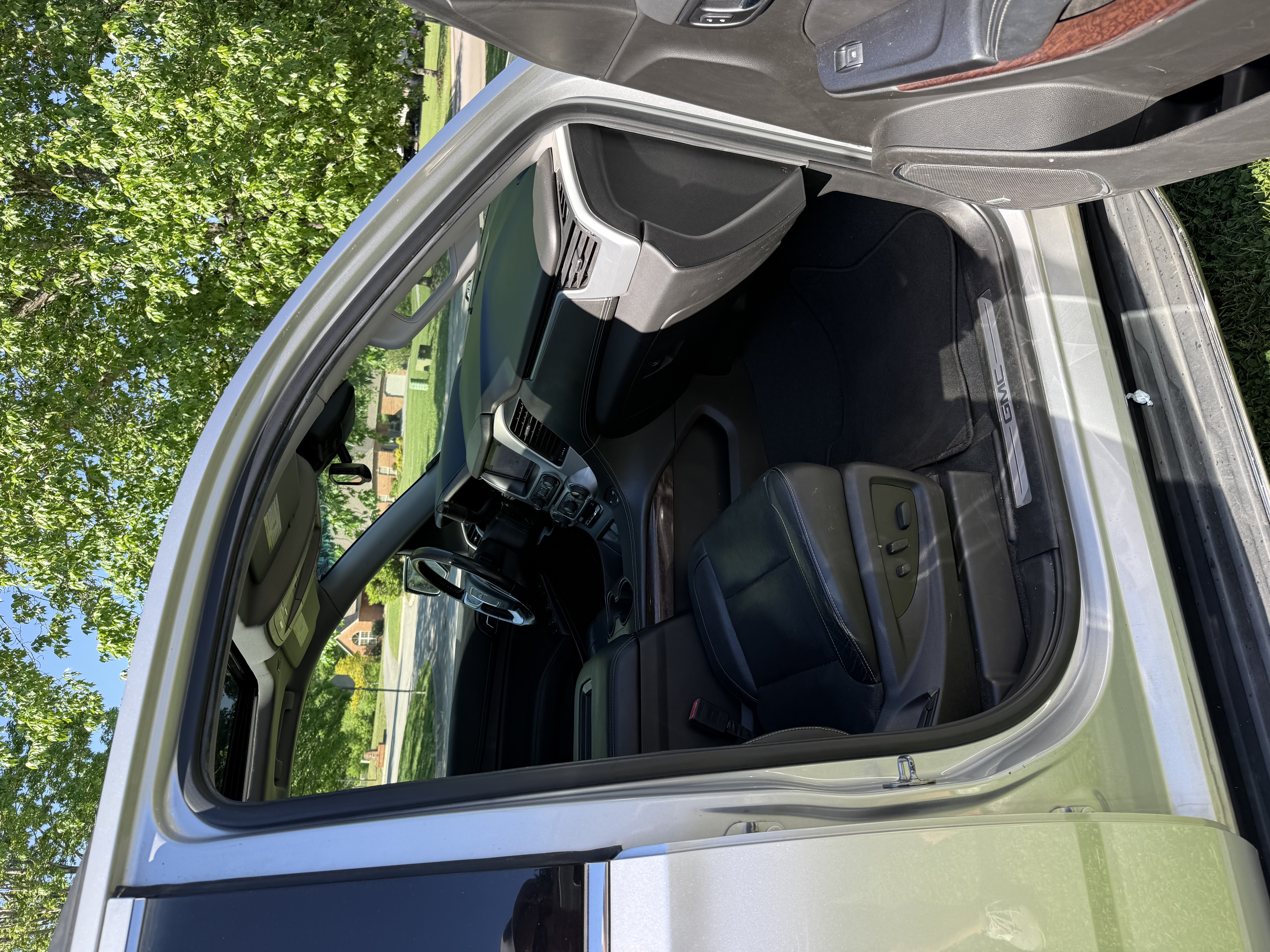 Used 2019 GMC Yukon XL SLT w/ Open Road Package AWD/4WD image 8
