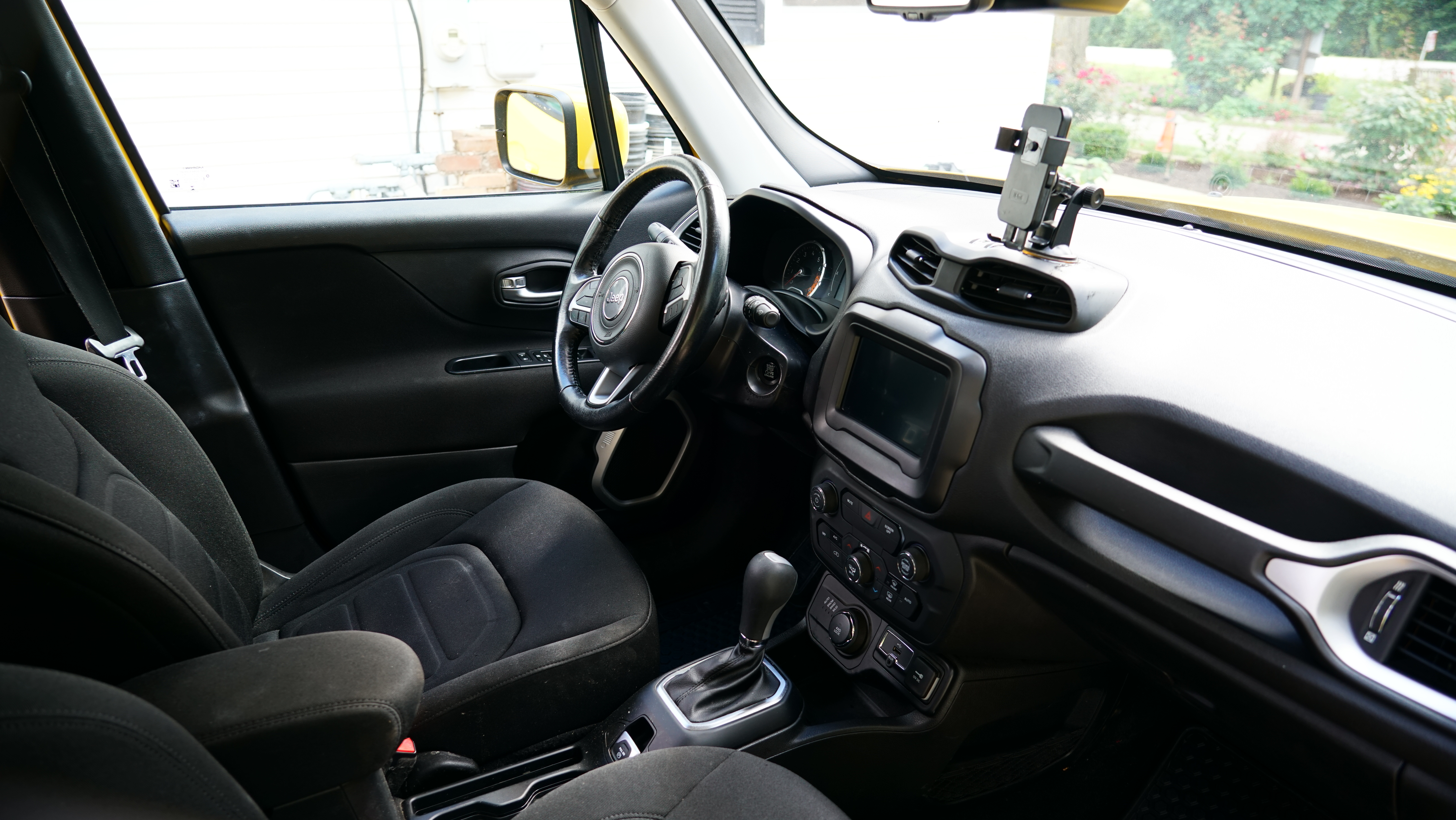 Used 2018 Jeep Renegade Latitude w/ Cold Weather Group AWD/4WD image 19