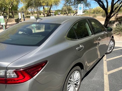 Used 2016 Lexus ES 350 w/ Premium Package w/Wood Trim image 4
