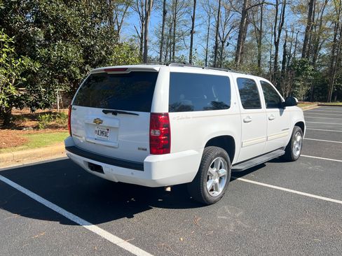 Used 2009 Chevrolet Suburban LT image 4