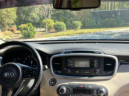 Used 2016 Kia Sorento EX w/ EX Premium Package image 18