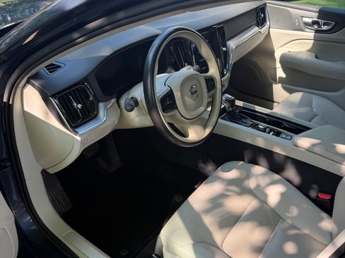 Used 2020 Volvo S60 T5 Momentum FWD image 16