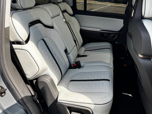 Used 2024 Rivian R1S Adventure AWD/4WD image 18