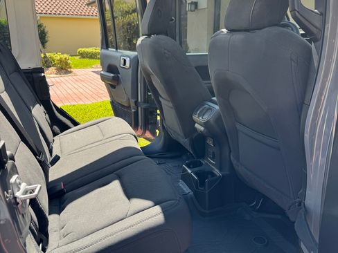 Used 2023 Jeep Wrangler Unlimited Sport image 9