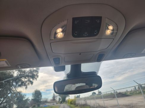 Used 2018 Chrysler Pacifica Limited w/ Tire & Wheel Group image 22