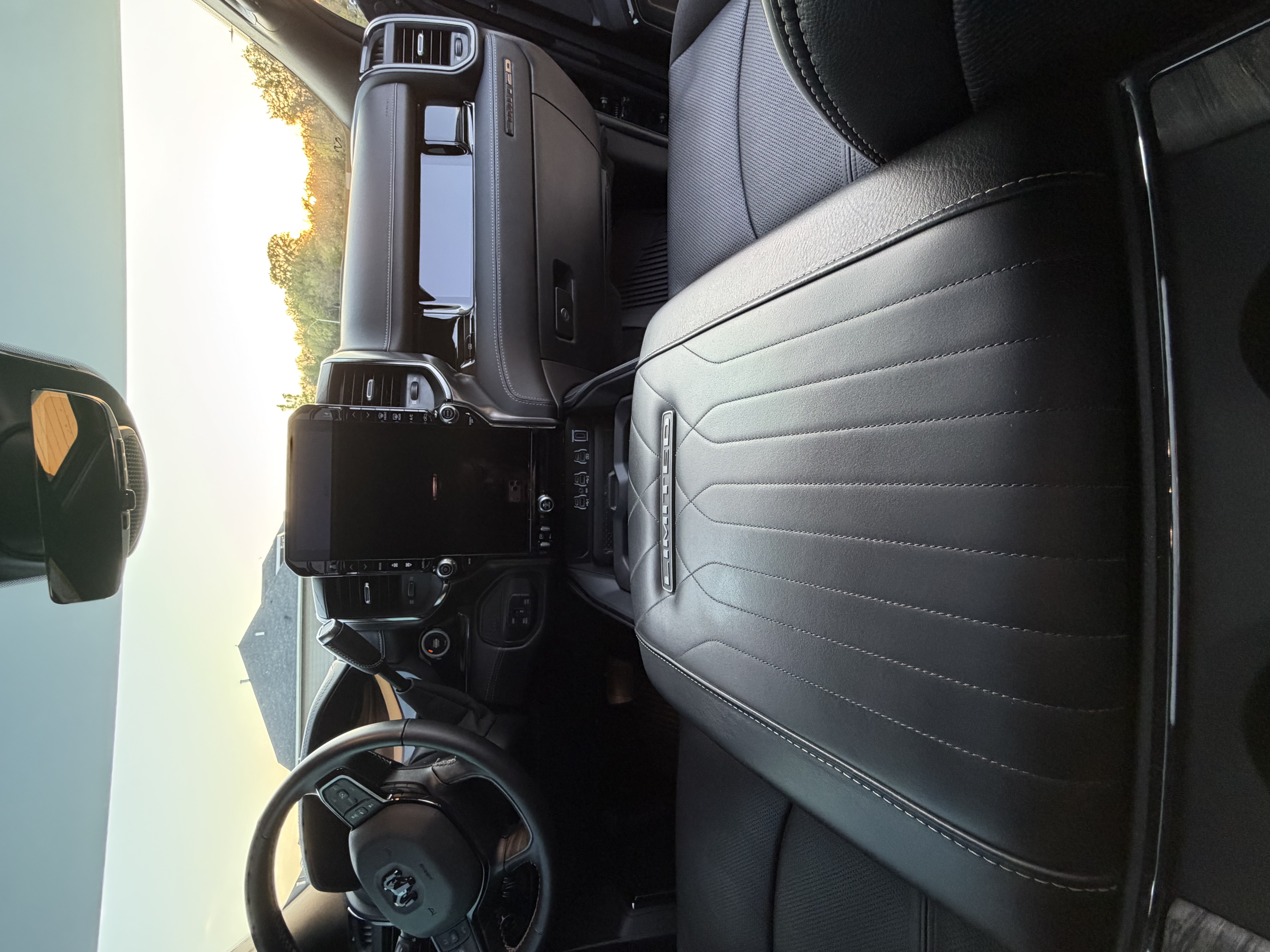 Used 2025 RAM 3500 Limited AWD/4WD image 27