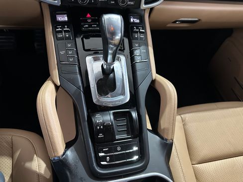 Used 2016 Porsche Cayenne AWD/4WD image 14