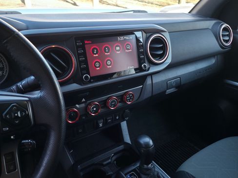 Used 2020 Toyota Tacoma TRD Off-Road image 5