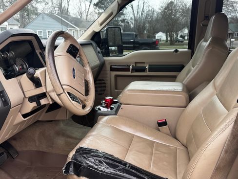 Used 2010 Ford F250 Lariat image 5
