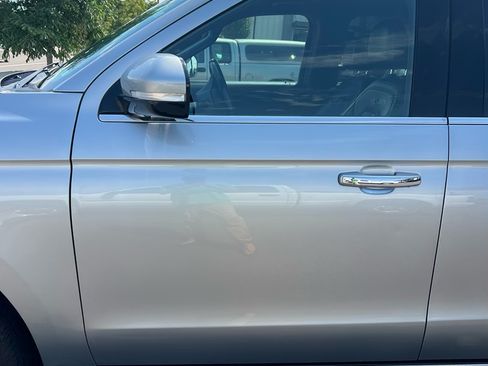 Used 2021 Ford Expedition Max Limited image 5