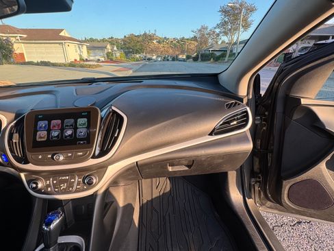 Used 2017 Chevrolet Volt LT w/ Comfort Package FWD image 18