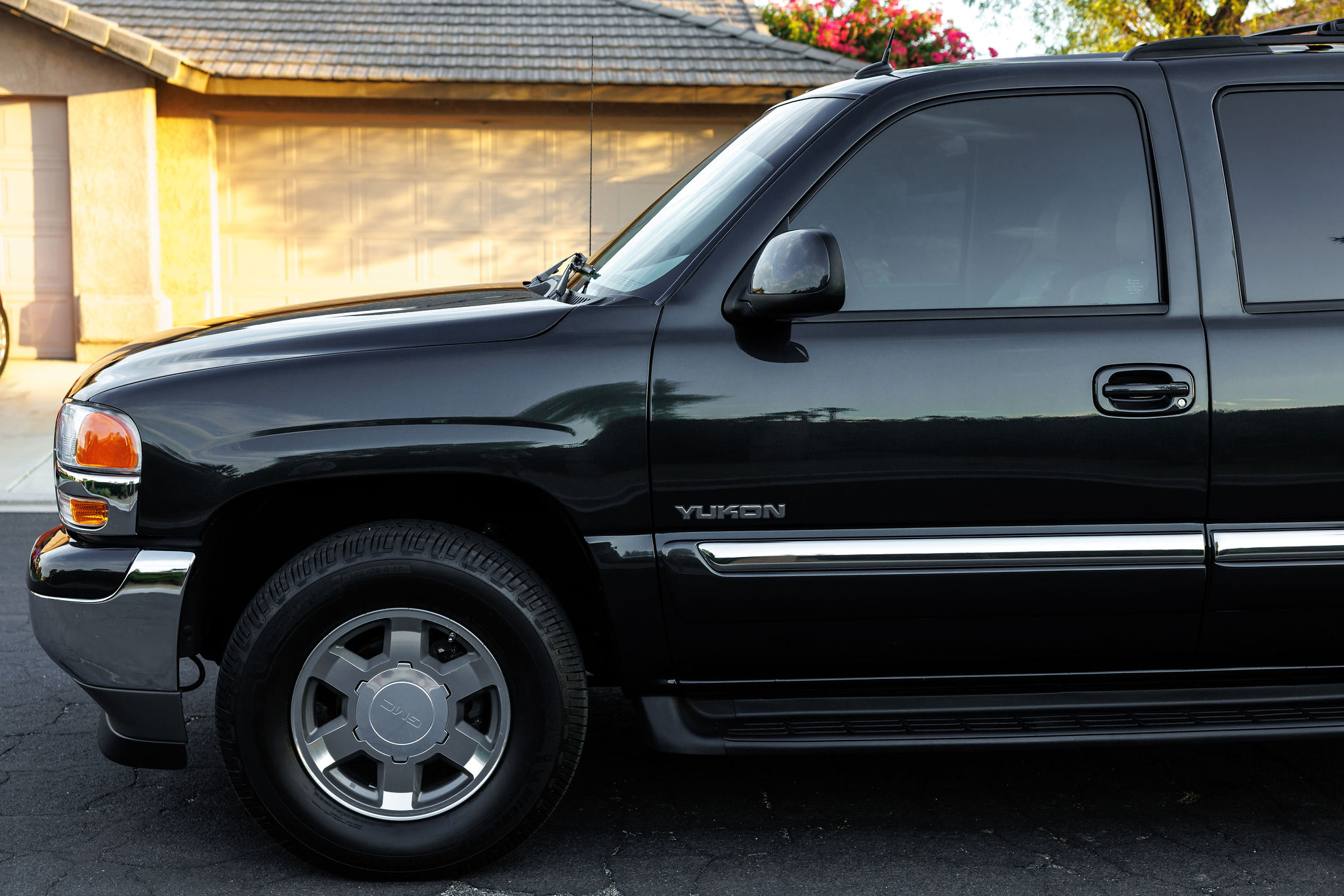 Used 2005 GMC Yukon SLT w/ SLT Preferred Equipment Group RWD image 12