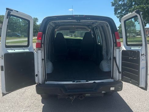 Used 2009 Chevrolet Express 2500 RWD image 10