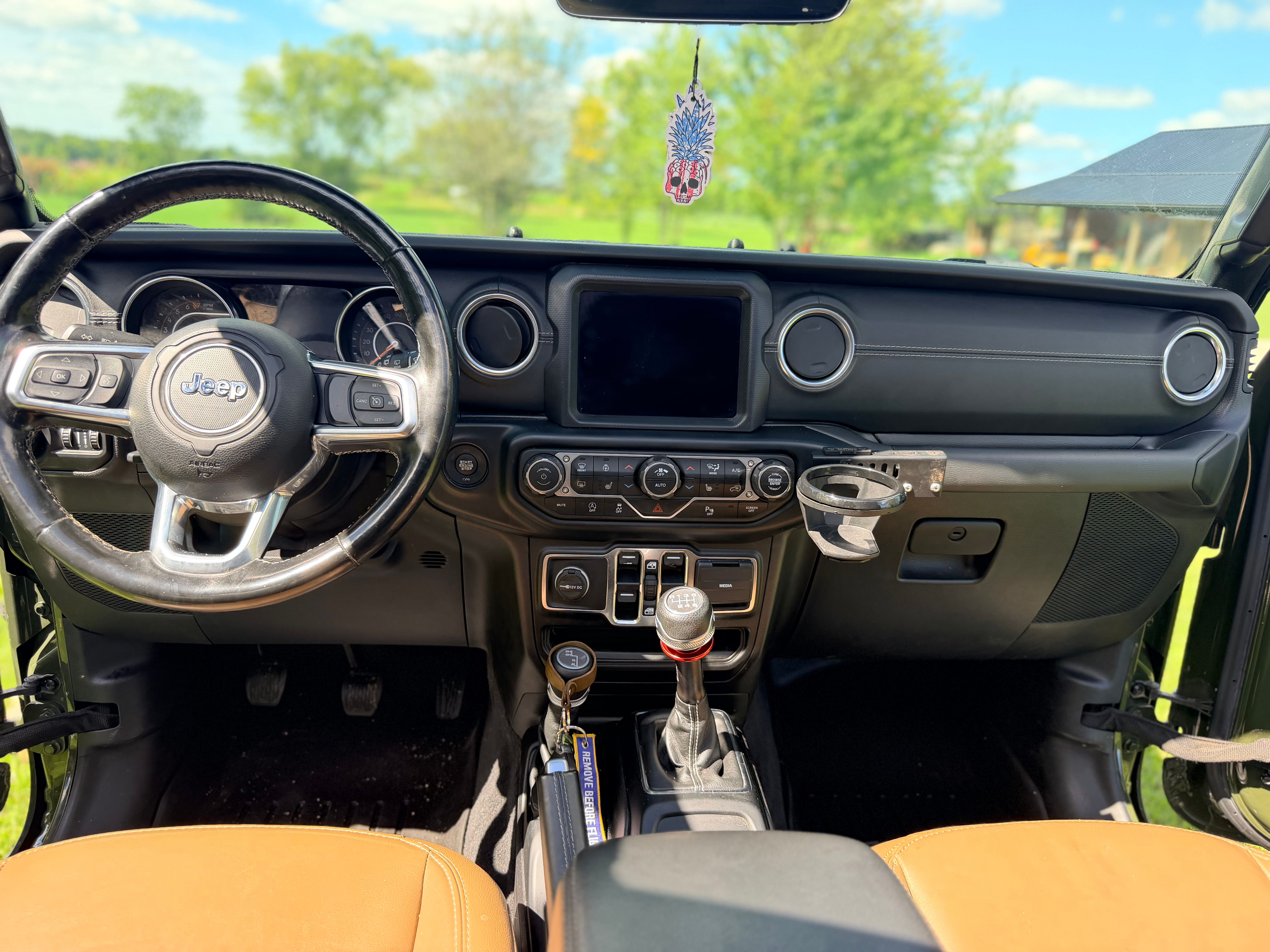 Used 2021 Jeep Wrangler Unlimited Sahara w/ Uconnect 4C Nav & Sound Group AWD/4WD image 18