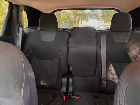 Used 2016 Jeep Cherokee Latitude FWD image 11