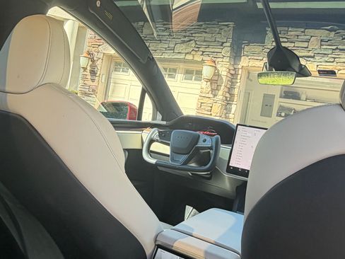 Used 2025 Tesla Model X AWD/4WD image 11