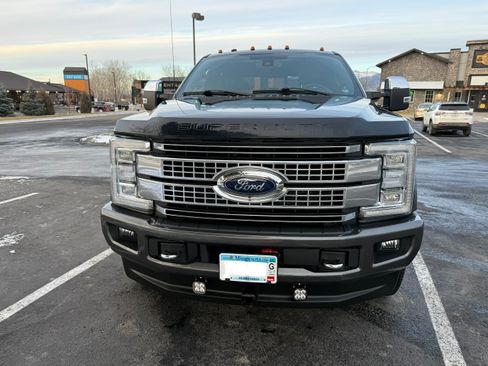 Used 2017 Ford F350 Platinum w/ Platinum Ultimate Package image 4