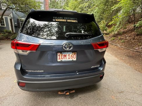 Used 2017 Toyota Highlander XLE AWD/4WD image 9