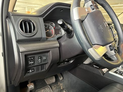 Used 2014 Toyota Tundra SR5 w/ SR5 Upgrade Package image 11