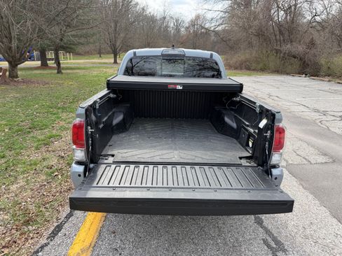 Used 2019 Toyota Tacoma Limited image 5