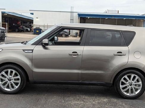 Used 2018 Kia Soul + w/ + Primo LIT Package image 1